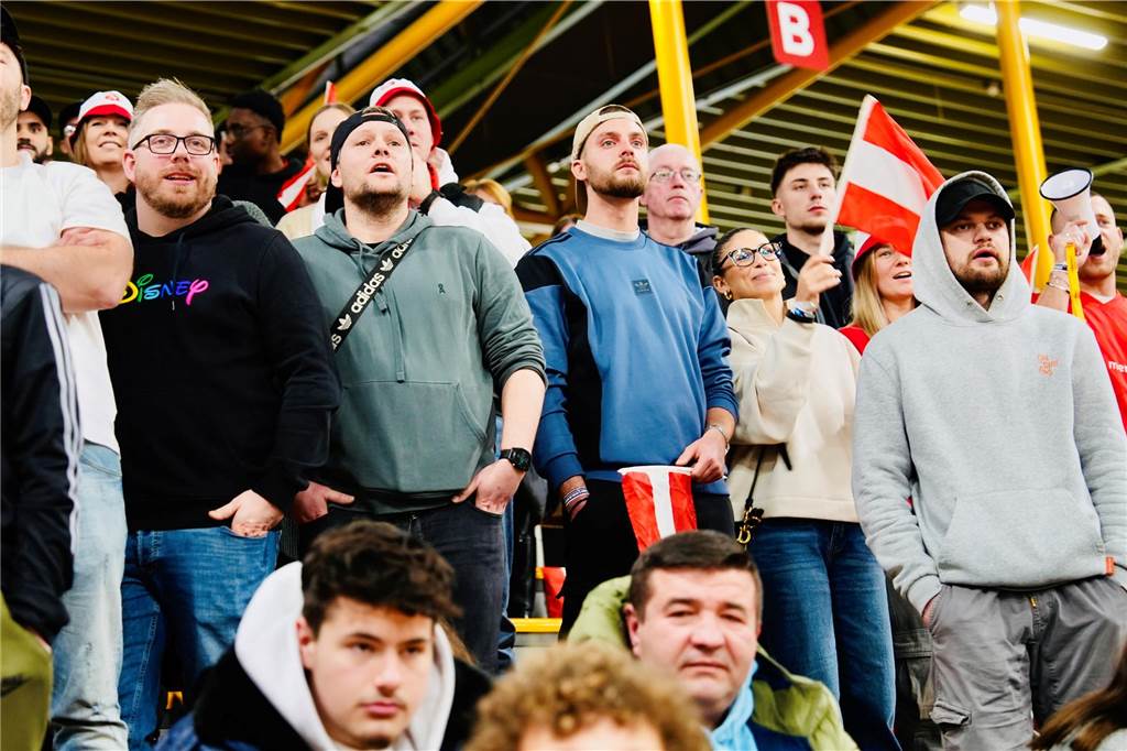 Die besten Fan-Fotos vom Finaltag der Hallenfußball-Stadtmeisterschaft in Dortmund. 