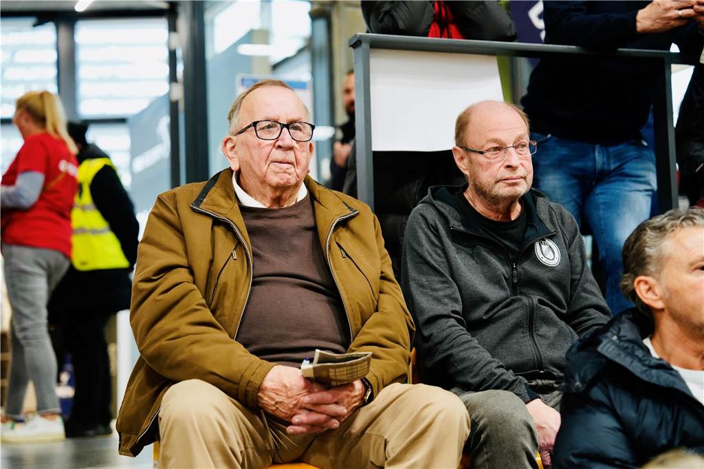Die besten Fan-Fotos vom Finaltag der Hallenfußball-Stadtmeisterschaft in Dortmund. 