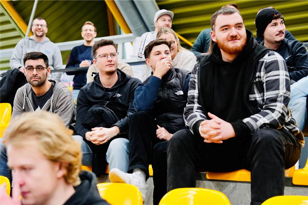 Die besten Fan-Fotos vom Finaltag der Hallenfußball-Stadtmeisterschaft in Dortmund. 