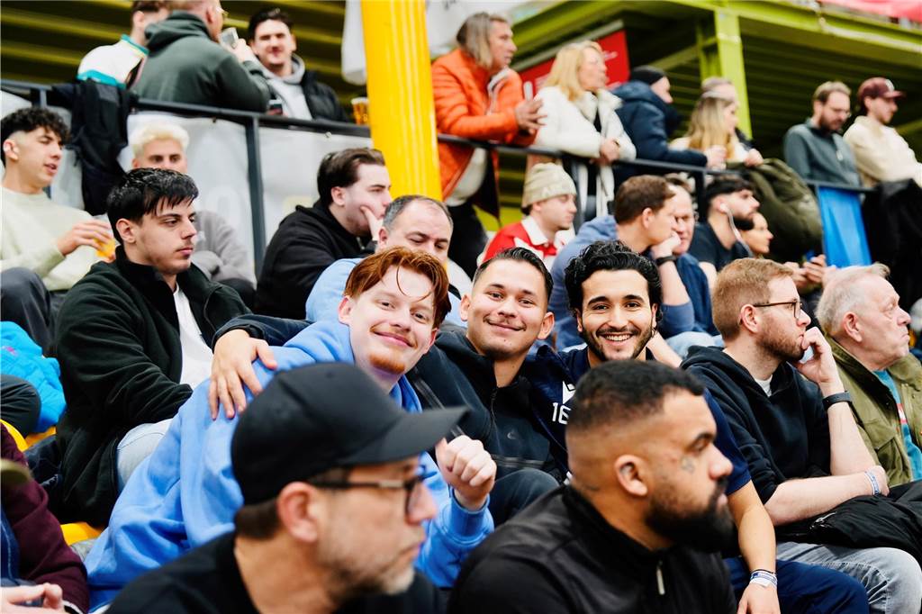 Die besten Fan-Fotos vom Finaltag der Hallenfußball-Stadtmeisterschaft in Dortmund. 