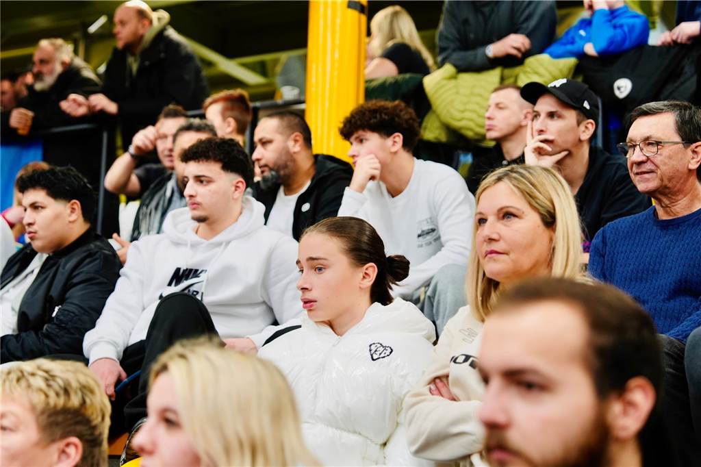 Die besten Fan-Fotos vom Finaltag der Hallenfußball-Stadtmeisterschaft in Dortmund. 