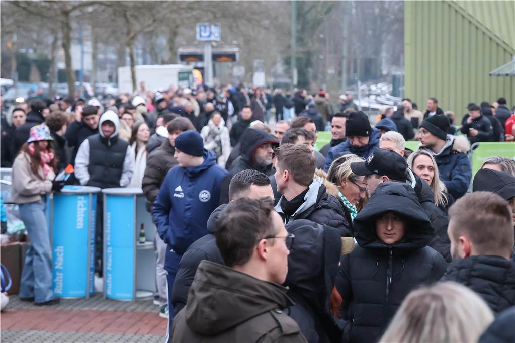 Die besten Fotos vom ersten Endrundentag der Dortmunder Hallenstadtmeisterschaft.