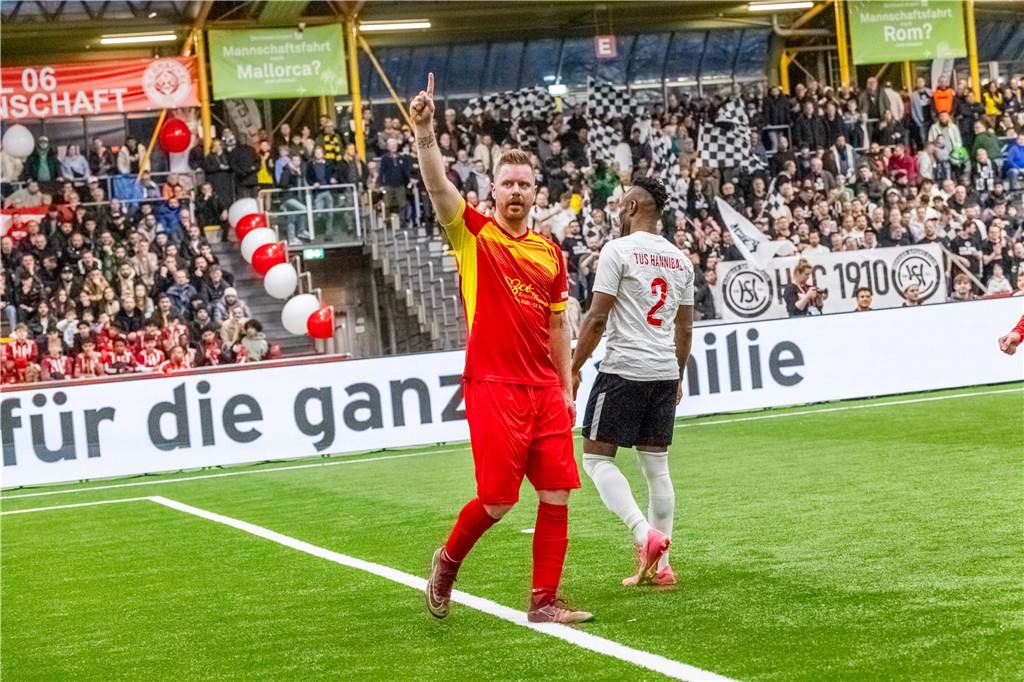 Die besten Fotos vom ersten Endrundentag der Dortmunder Hallenstadtmeisterschaft.