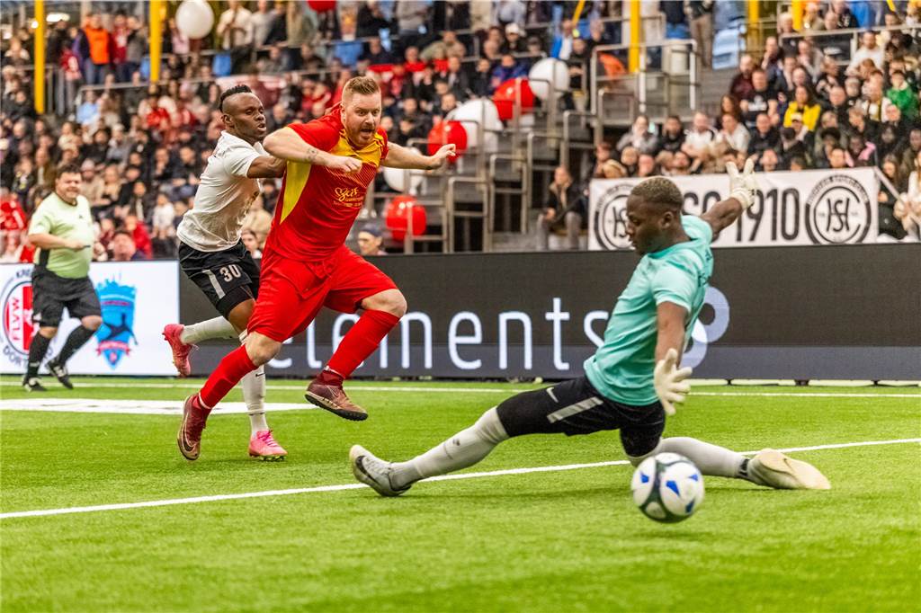 Die besten Fotos vom ersten Endrundentag der Dortmunder Hallenstadtmeisterschaft.