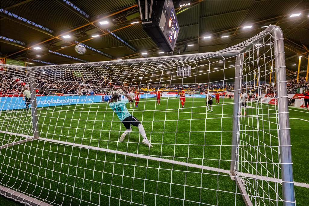 Die besten Fotos vom ersten Endrundentag der Dortmunder Hallenstadtmeisterschaft.