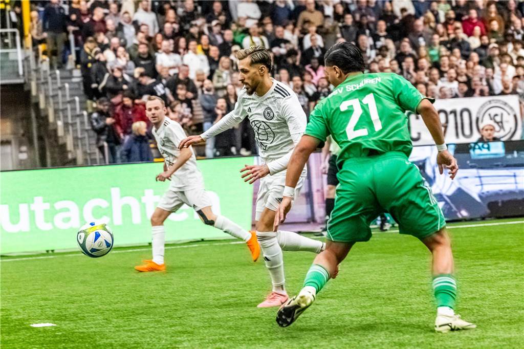 Die besten Fotos vom ersten Endrundentag der Dortmunder Hallenstadtmeisterschaft.