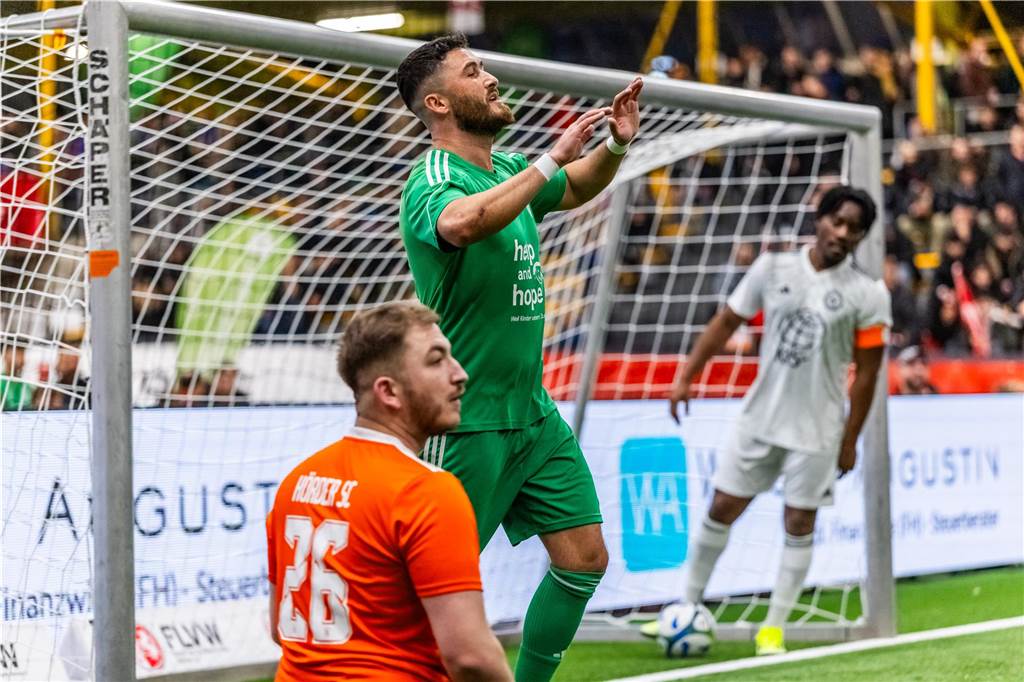 Die besten Fotos vom ersten Endrundentag der Dortmunder Hallenstadtmeisterschaft.