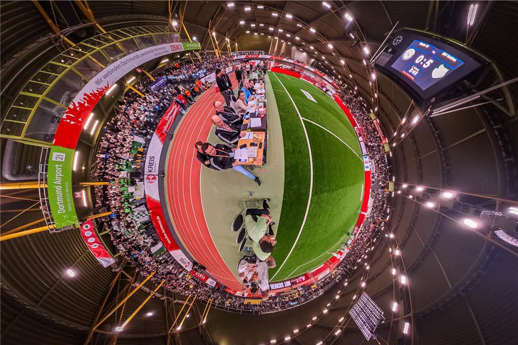 Die besten Fotos vom ersten Endrundentag der Dortmunder Hallenstadtmeisterschaft.