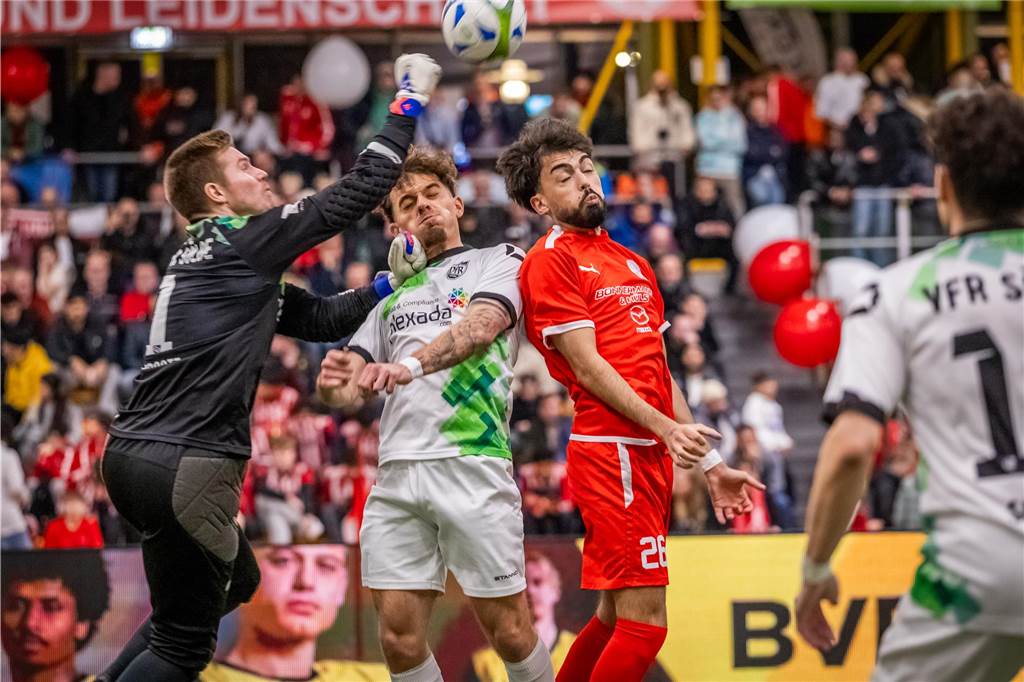 Die besten Fotos vom ersten Endrundentag der Dortmunder Hallenstadtmeisterschaft.