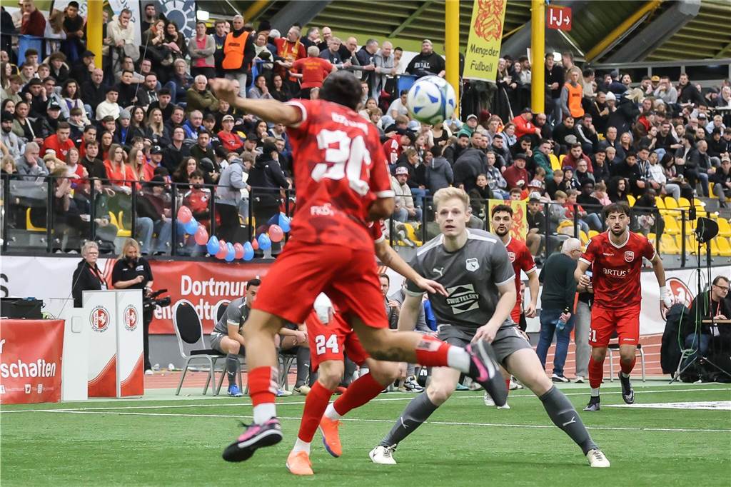 Die besten Fotos vom ersten Endrundentag der Dortmunder Hallenstadtmeisterschaft.