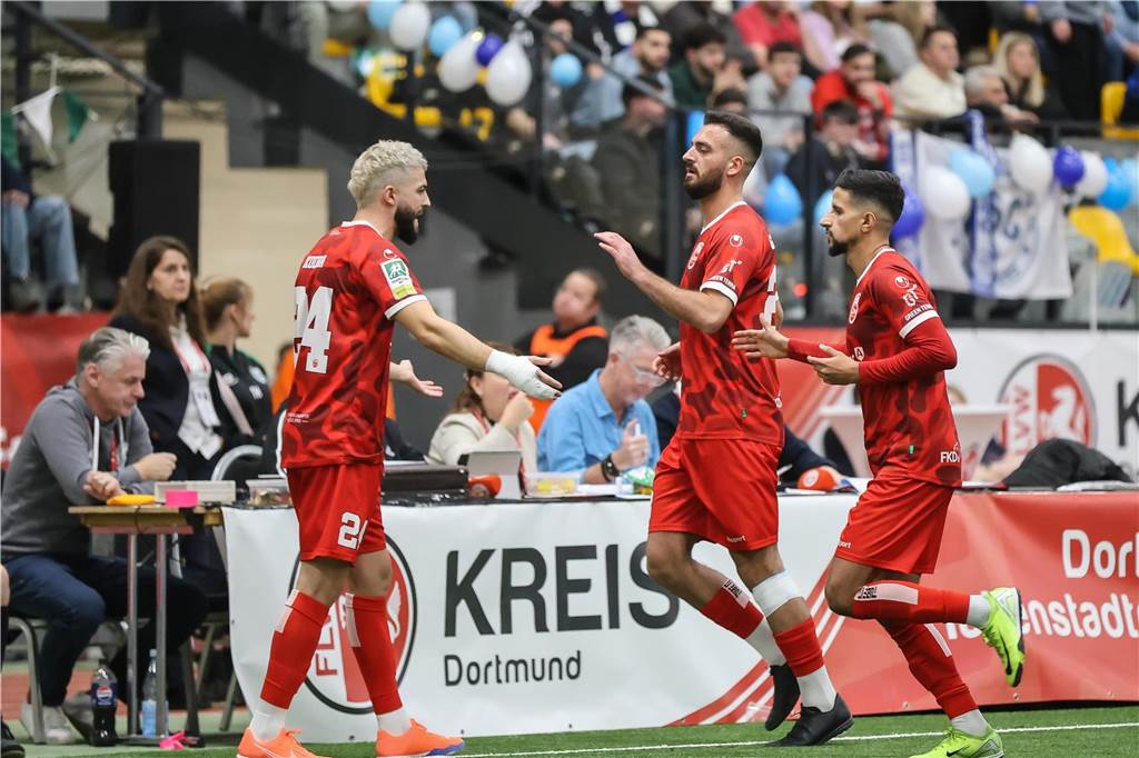Die besten Fotos vom ersten Endrundentag der Dortmunder Hallenstadtmeisterschaft.
