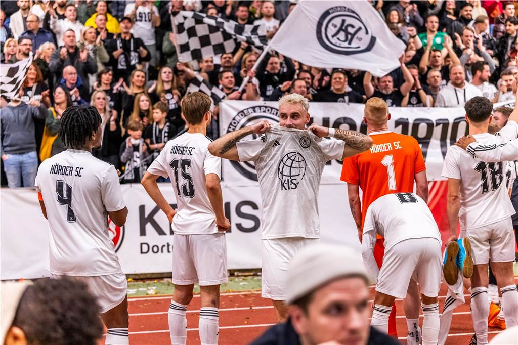 Die besten Fotos vom ersten Endrundentag der Dortmunder Hallenstadtmeisterschaft.