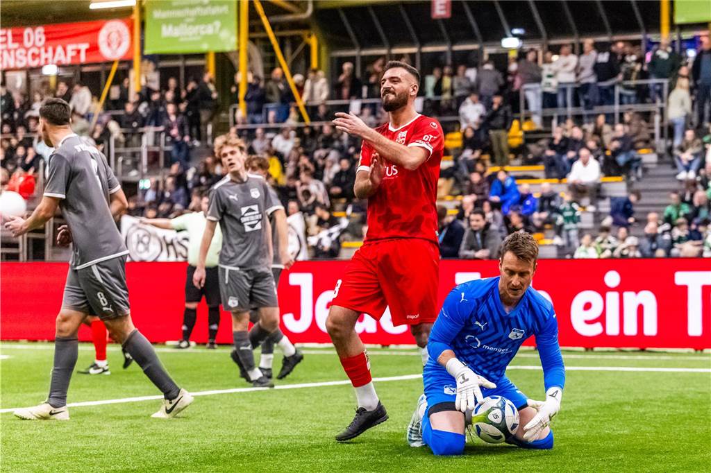 Die besten Fotos vom ersten Endrundentag der Dortmunder Hallenstadtmeisterschaft.
