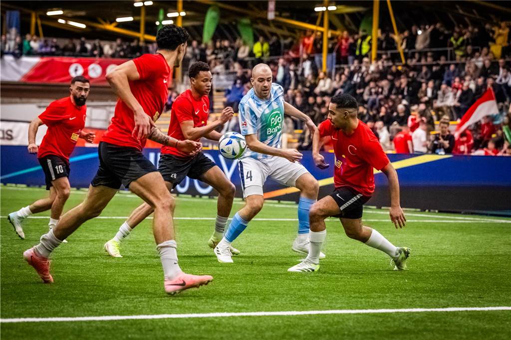 Die besten Fotos vom ersten Endrundentag der Dortmunder Hallenstadtmeisterschaft.