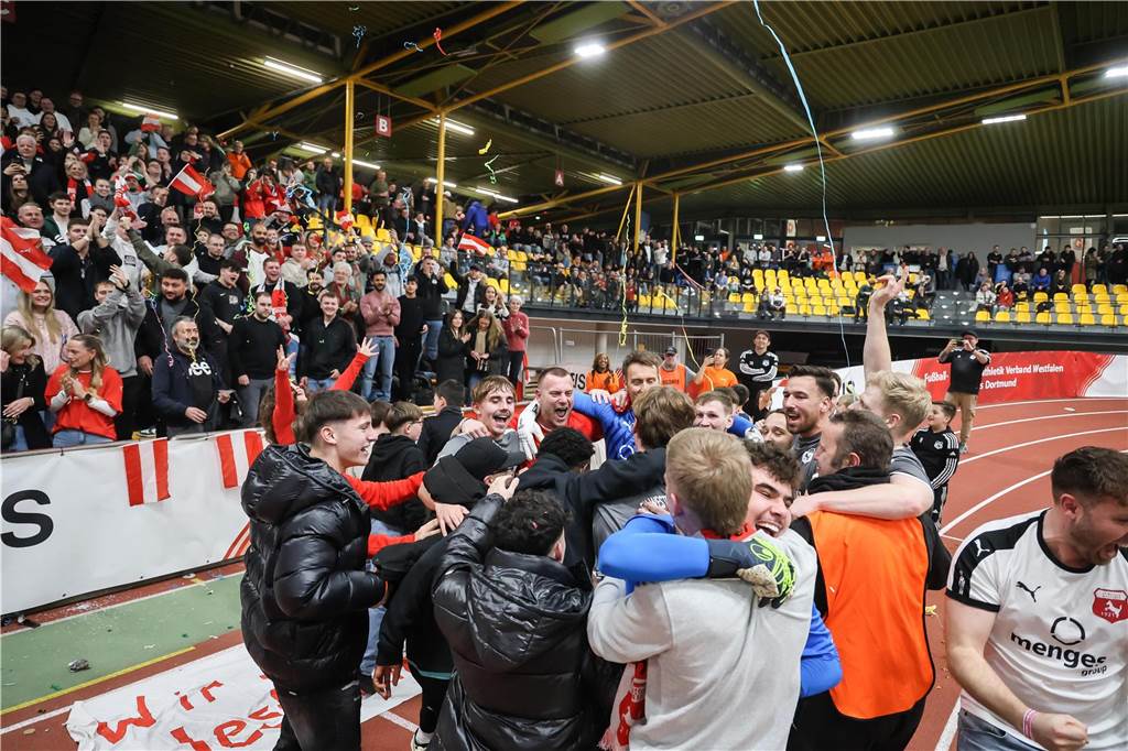 Die besten Fotos vom ersten Endrundentag der Dortmunder Hallenstadtmeisterschaft.
