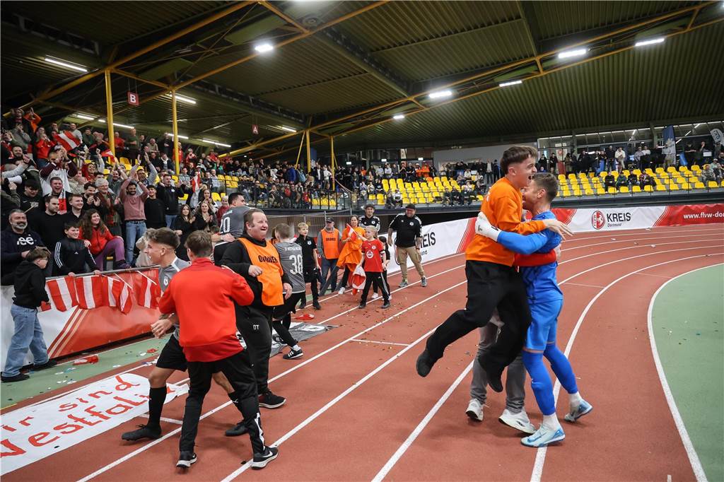 Die besten Fotos vom ersten Endrundentag der Dortmunder Hallenstadtmeisterschaft.