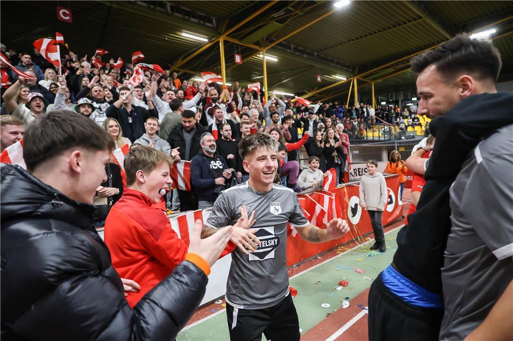Die besten Fotos vom ersten Endrundentag der Dortmunder Hallenstadtmeisterschaft.