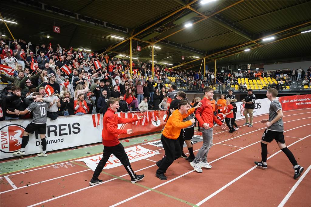 Die besten Fotos vom ersten Endrundentag der Dortmunder Hallenstadtmeisterschaft.