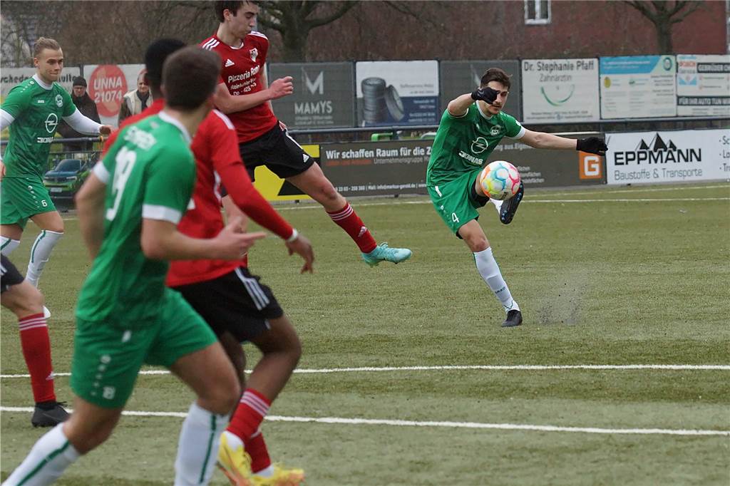 Die besten Fotos vom Fußball-Wochenende.