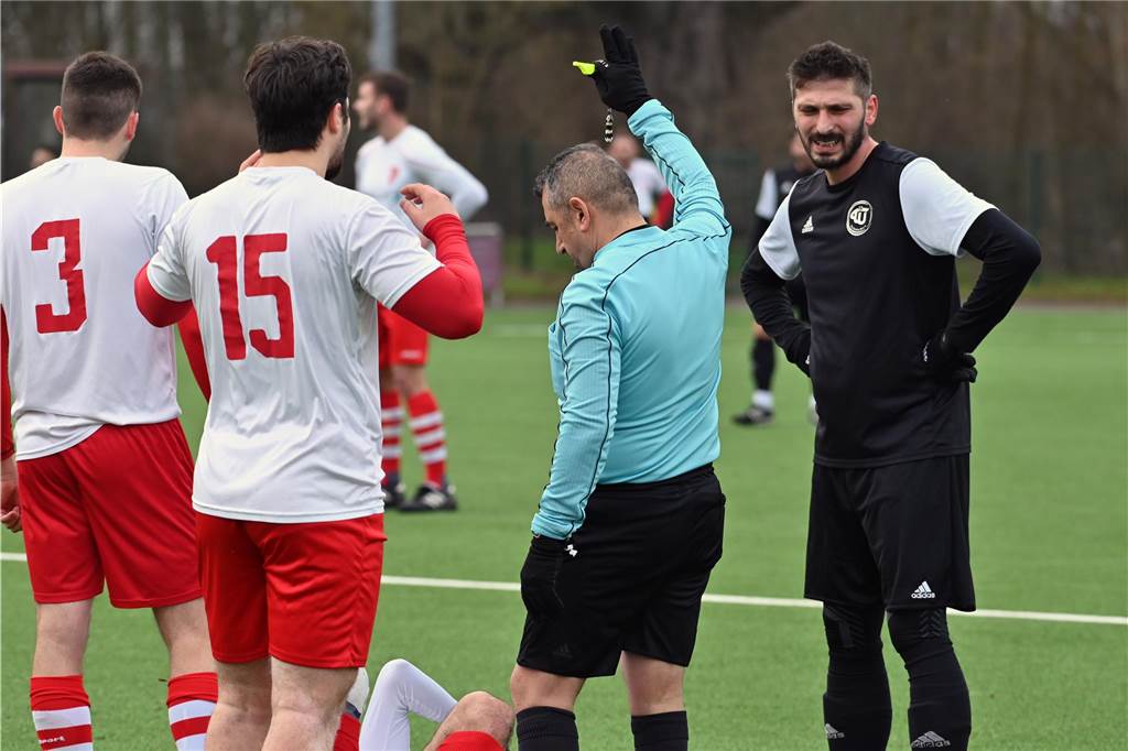 Die besten Fotos vom Fußball-Wochenende.