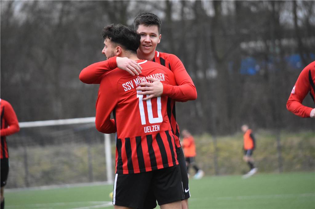 Die besten Fotos vom Fußball-Wochenende.
