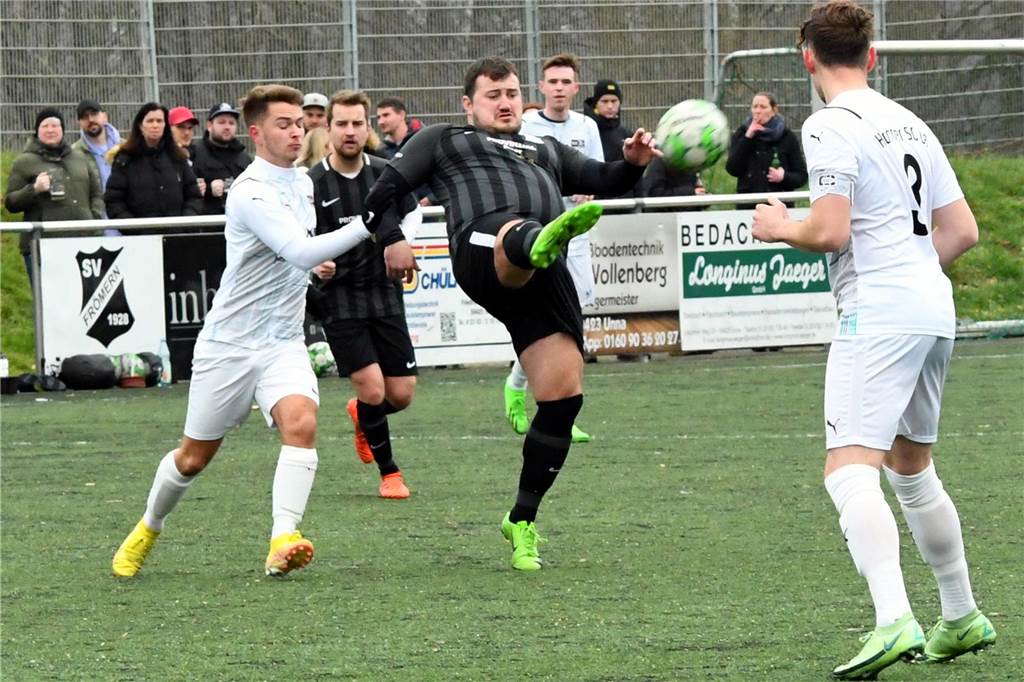 Die besten Fotos vom Fußball-Wochenende.