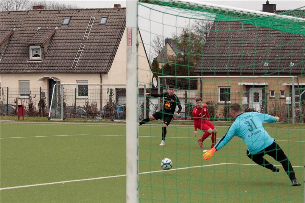 Die besten Fotos vom Fußball-Wochenende.