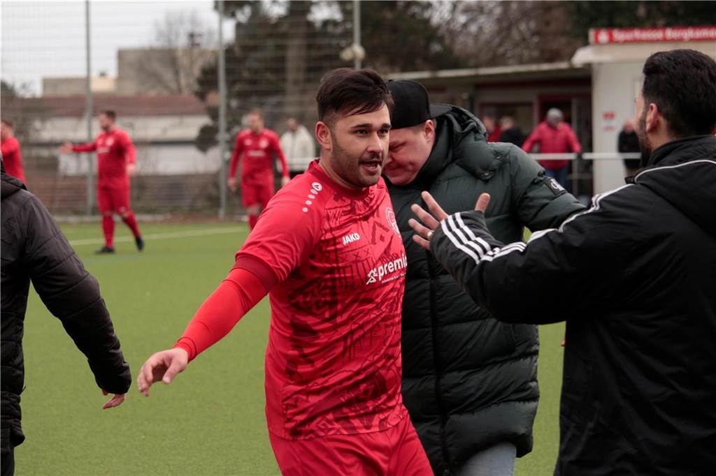 Die besten Fotos vom Fußball-Wochenende.