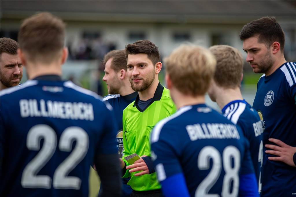 Die besten Fotos vom Fußball-Wochenende.
