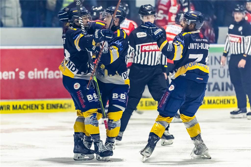Die besten Fotos vom Showdown der Eisadler Dortmund gegen die Ratinger Ice Aliens.