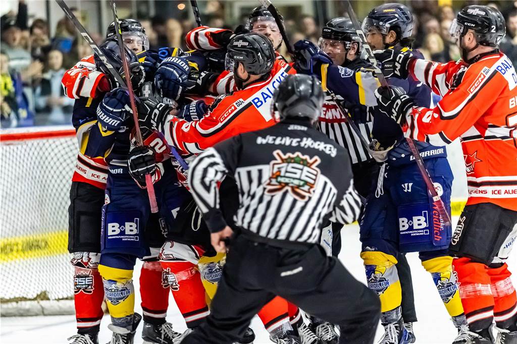 Die besten Fotos vom Showdown der Eisadler Dortmund gegen die Ratinger Ice Aliens.
