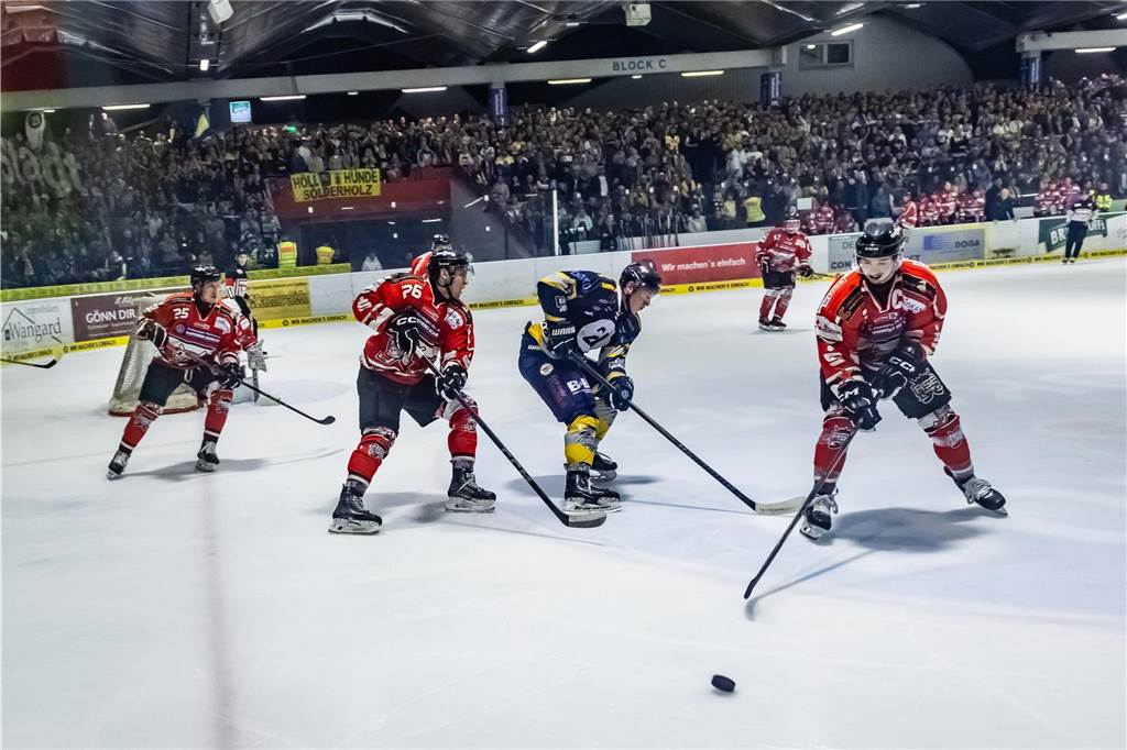 Die besten Fotos vom Showdown der Eisadler Dortmund gegen die Ratinger Ice Aliens.