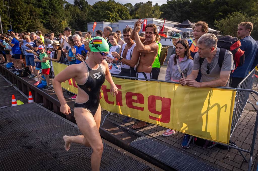 Die besten Fotos vom Triathlon in Dortmund 2024. 