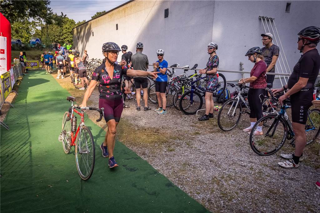 Die besten Fotos vom Triathlon in Dortmund 2024. 