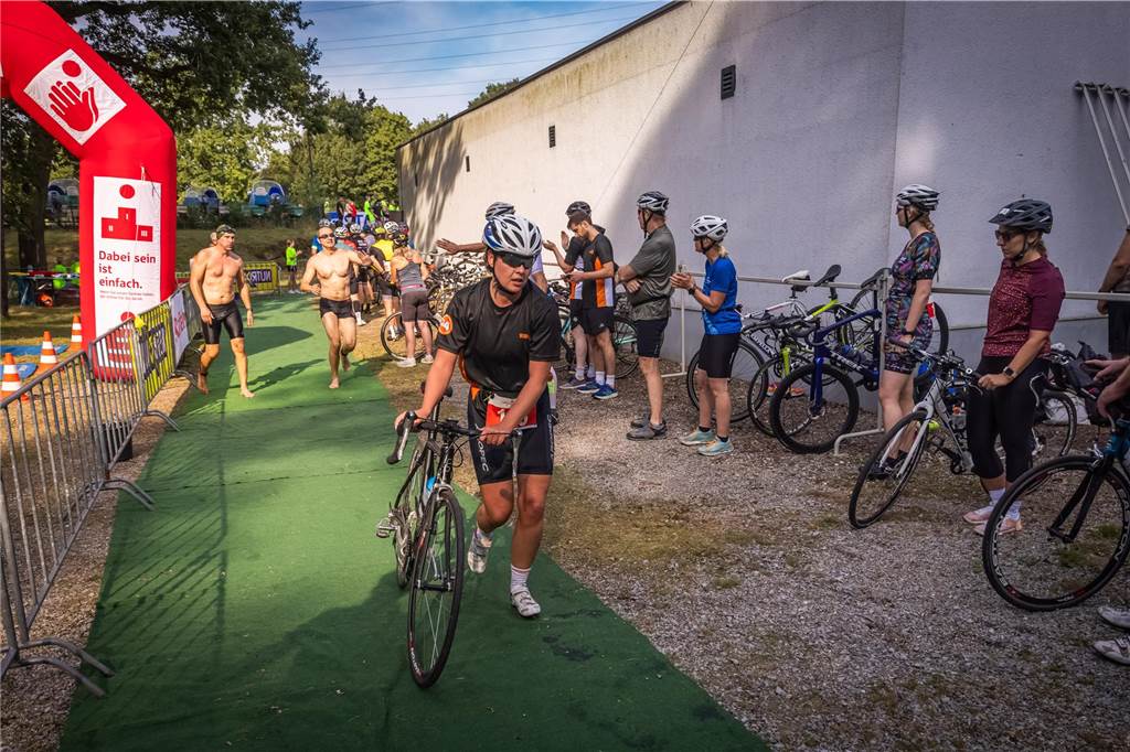 Die besten Fotos vom Triathlon in Dortmund 2024. 