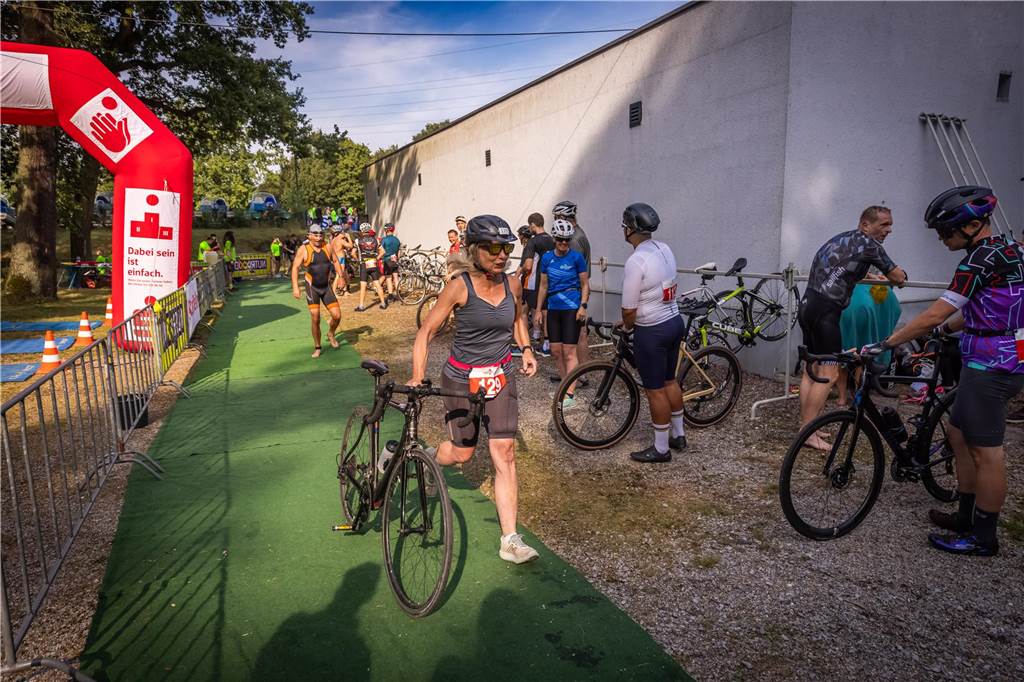 Die besten Fotos vom Triathlon in Dortmund 2024. 