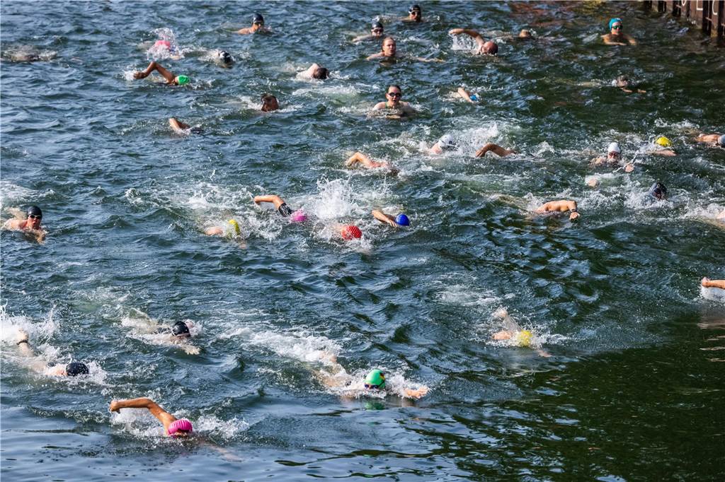 Die besten Fotos vom Triathlon in Dortmund 2024. 