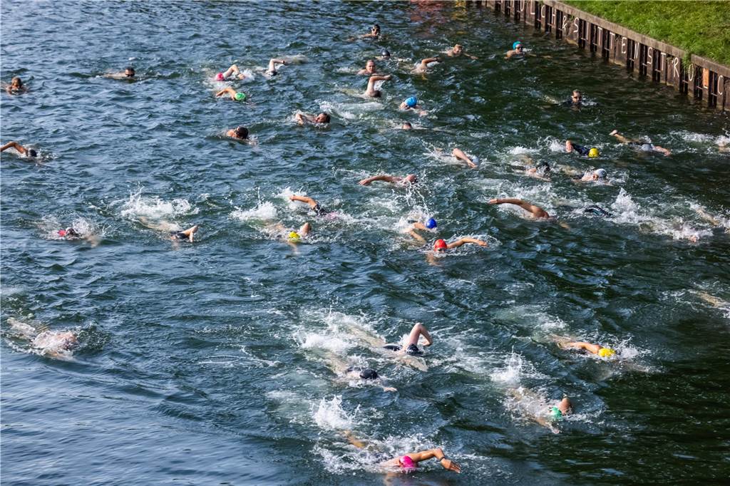 Die besten Fotos vom Triathlon in Dortmund 2024. 