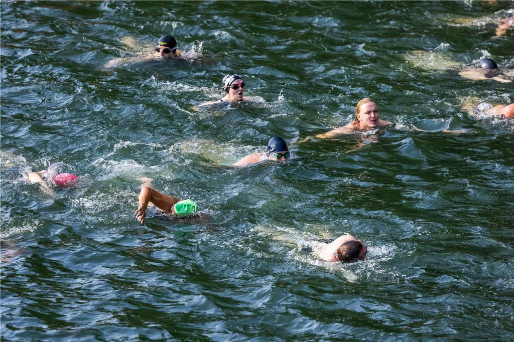 Die besten Fotos vom Triathlon in Dortmund 2024. 