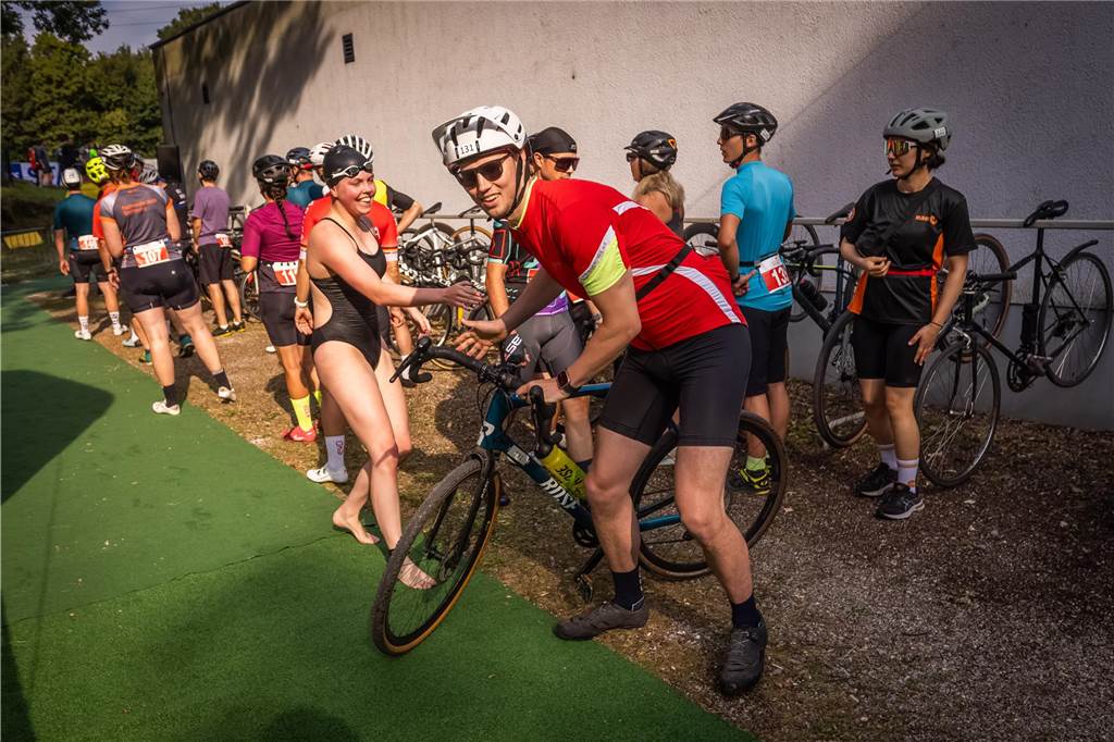 Die besten Fotos vom Triathlon in Dortmund 2024. 