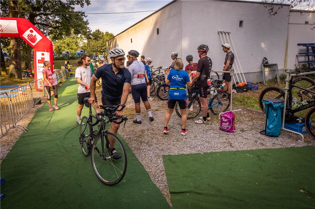 Die besten Fotos vom Triathlon in Dortmund 2024. 