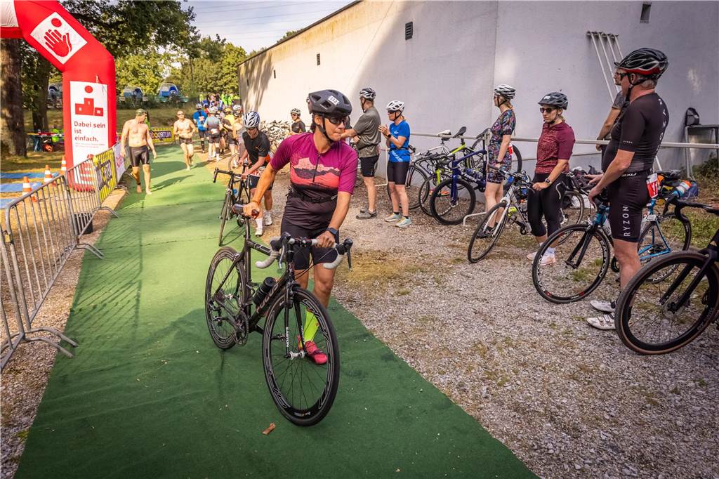 Die besten Fotos vom Triathlon in Dortmund 2024. 