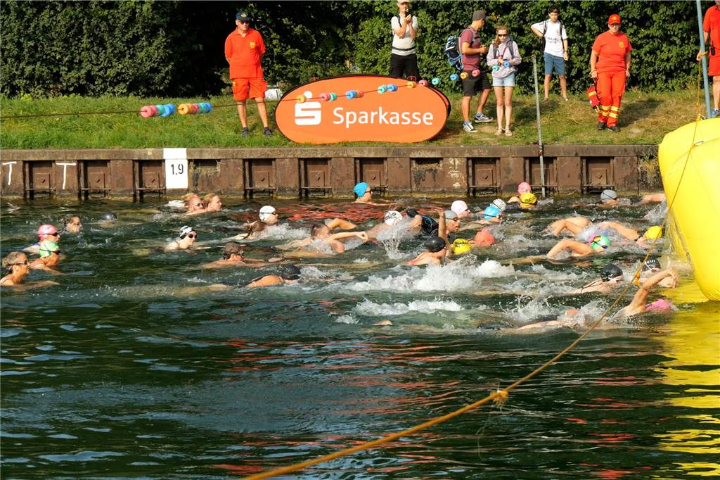 Die besten Fotos vom Triathlon in Dortmund 2024. 