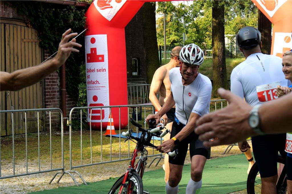 Die besten Fotos vom Triathlon in Dortmund 2024. 
