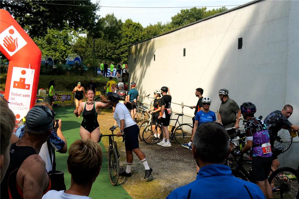 Die besten Fotos vom Triathlon in Dortmund 2024. 