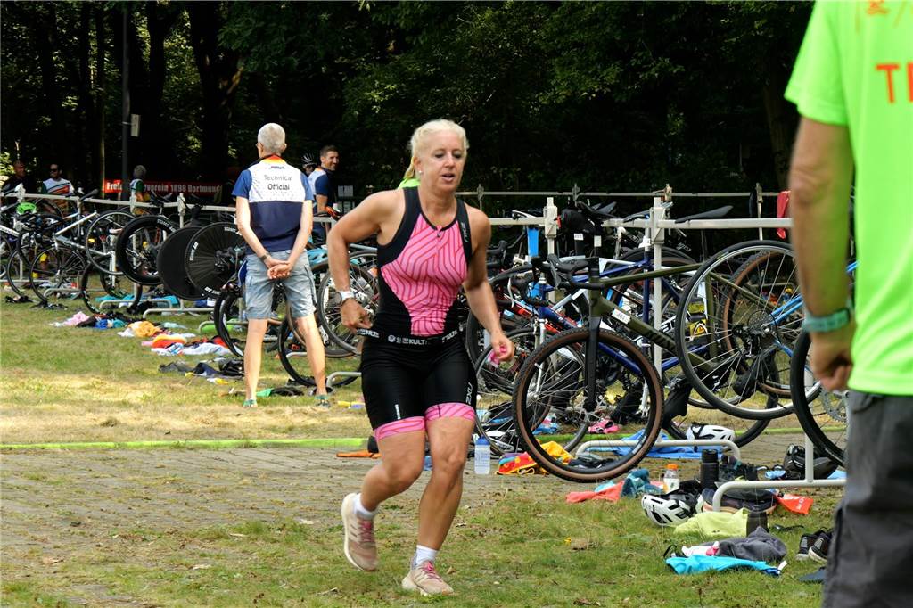 Die besten Fotos vom Triathlon in Dortmund 2024. 