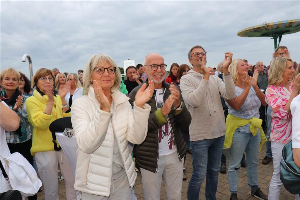Begeisterte Besucher beim Summer Special mit Wolf Codera.