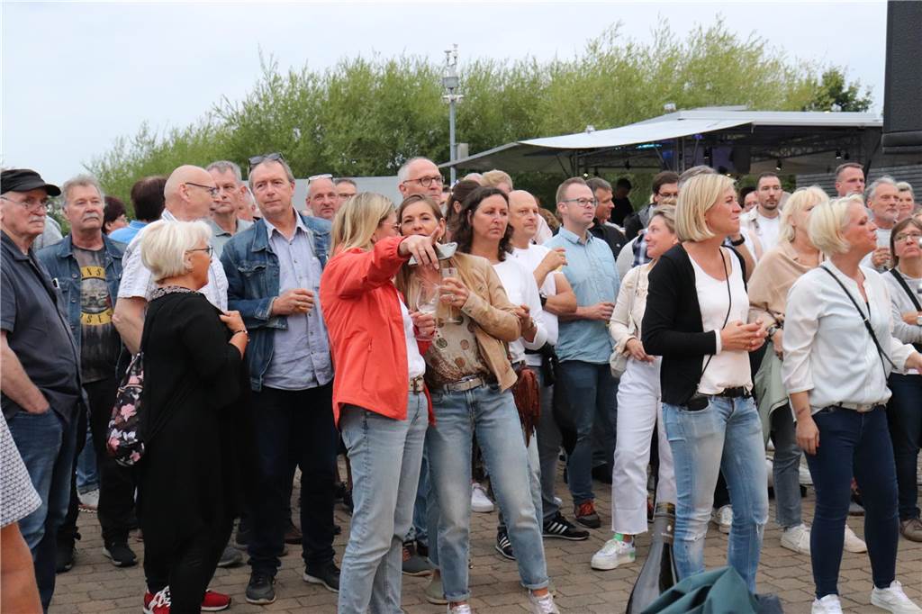 Begeisterte Besucher beim Summer Special mit Wolf Codera.