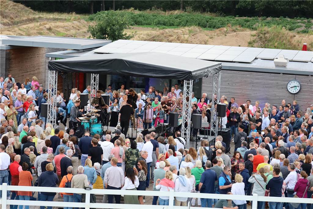 Begeisterte Besucher beim Summer Special mit Wolf Codera.