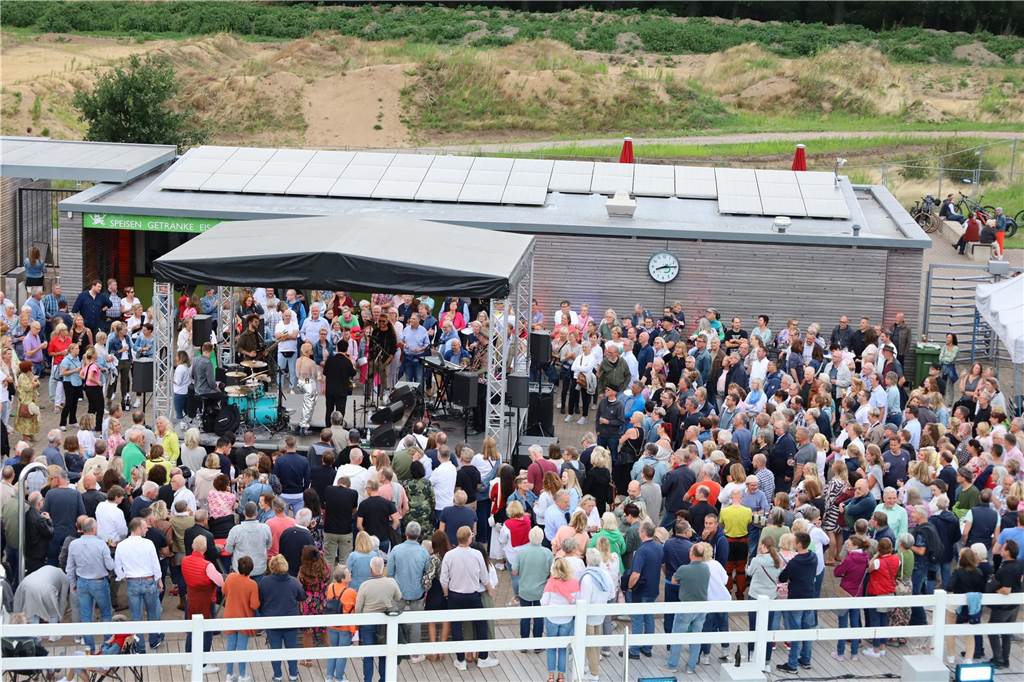Begeisterte Besucher beim Summer Special mit Wolf Codera.